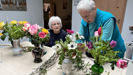 Schnittblumen bringen Frühling in Humanas-Wohnpark Gröbern