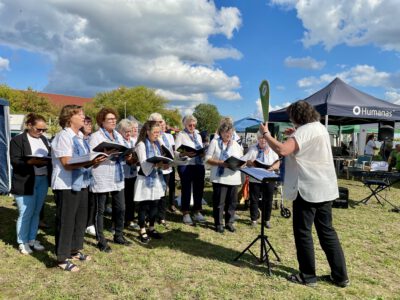 Der Frauenchor Grieben sorgte beim 5-jährigen Jubiläum des Humanas-Wohnparks Grieben für musikalische Unterhaltung und begeisterte die Gäste mit seinen Darbietungen. Foto: Humanas
