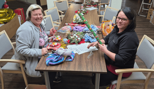 Das Team des Humanas-Wohnparks Heyrothsberge hat fleißig Geschenke gepackt. Foto: Humanas