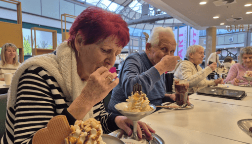 Für den süßen Zahn gab es als Nachtisch dann noch einen Eisbecher für alle vom Wohnpark Colbitz bei einer Eisdiele. Foto: Humanas