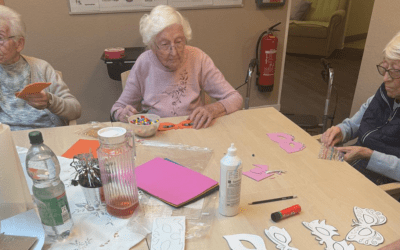 Karnevalsbastelei mit Diamanten, Pompons und Co. in Grieben