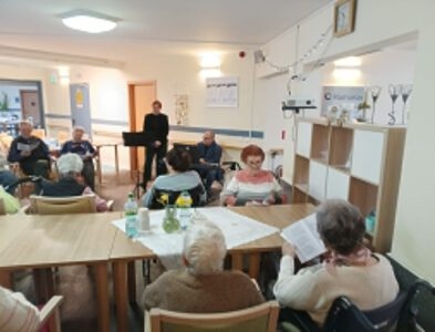 Musikerinnen und Musiker der Magdeburger Dommusik haben im Wohnpark Tangermünde ein Konzert gegeben. Foto: Humanas