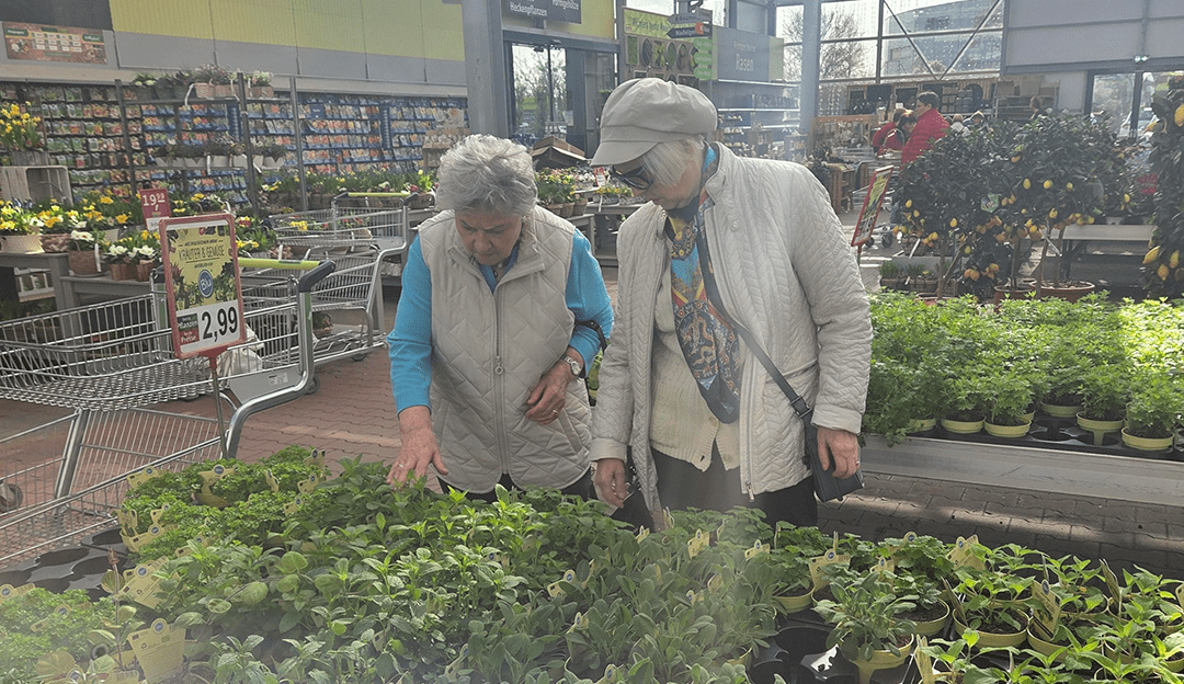 Im Floristikladen haben die Bewohnerinnen und Bewohner so manche bekannte und unbekannte Pflanze gesichtet. Foto: Humanas