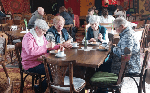 Bewohnerinnen vom Wohnpark Tangermünde haben einen Ausflug ins Kunst- und Kulturzentrum "Anker" gemacht. Foto: Humanas