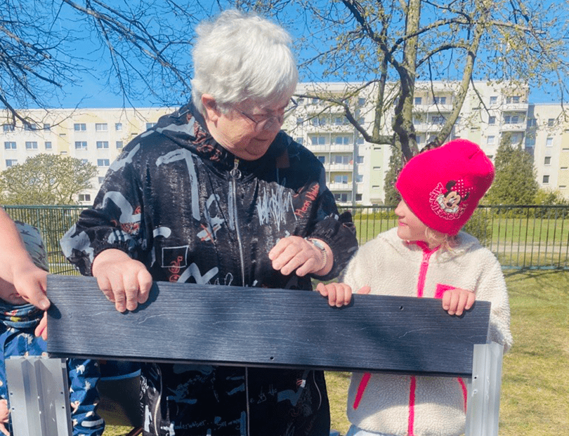 Wohnpark Tangerhütte unterstützt Kita bei Hochbeetbau