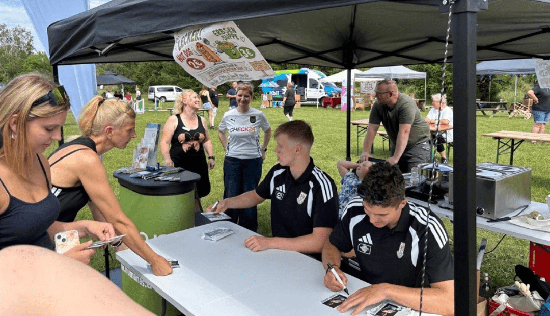Kanuten und Motorsportler zur Tour de Börde in Schackensleben