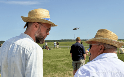 Humanas-Bewohner hebt beim Flughafenfest ab