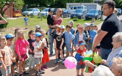 Miteinander von Jung und Alt am Kindertag bei Humanas