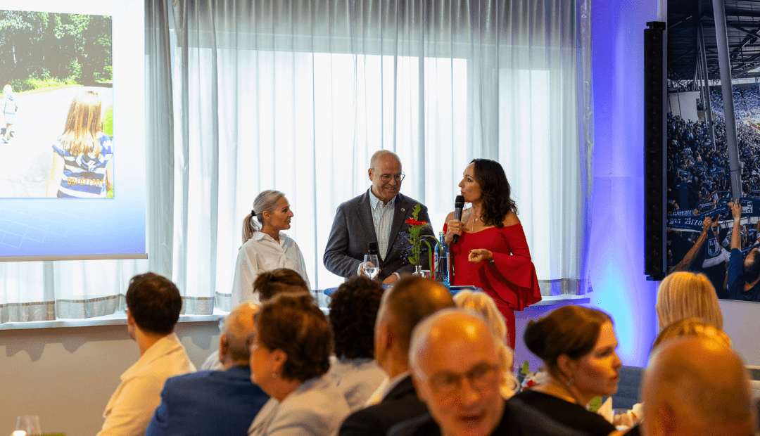 Geschäftsführende Ina Kadlubietz und Dr. Jörg Biastoch sprechen mit Susi Brandt über die Entwicklung und Zukunft von Humanas. Foto: Humanas