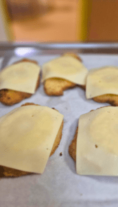 Fruchtig, herzhaft und lecker: Schnitzel Hawaii brachte Abwechslung auf den Mittagstisch. Foto: Humanas