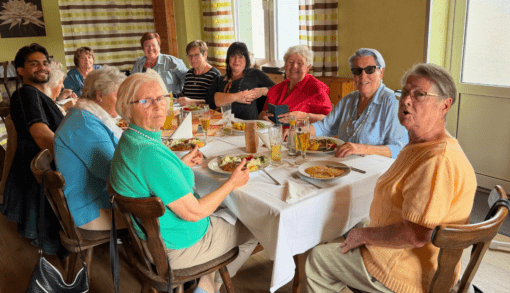 Beim gemeinsamen Essen im Deutschen Haus in Menz klang der Tag gemütlich aus. Foto: Humanas