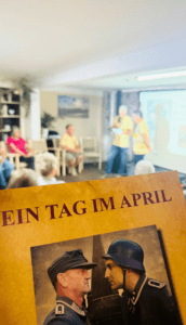 Bewohnerinnen und Bewohner erleben gemeinsam mit den Filmschaffenden einen besonderen Kino-Nachmittag. Foto: Humanas